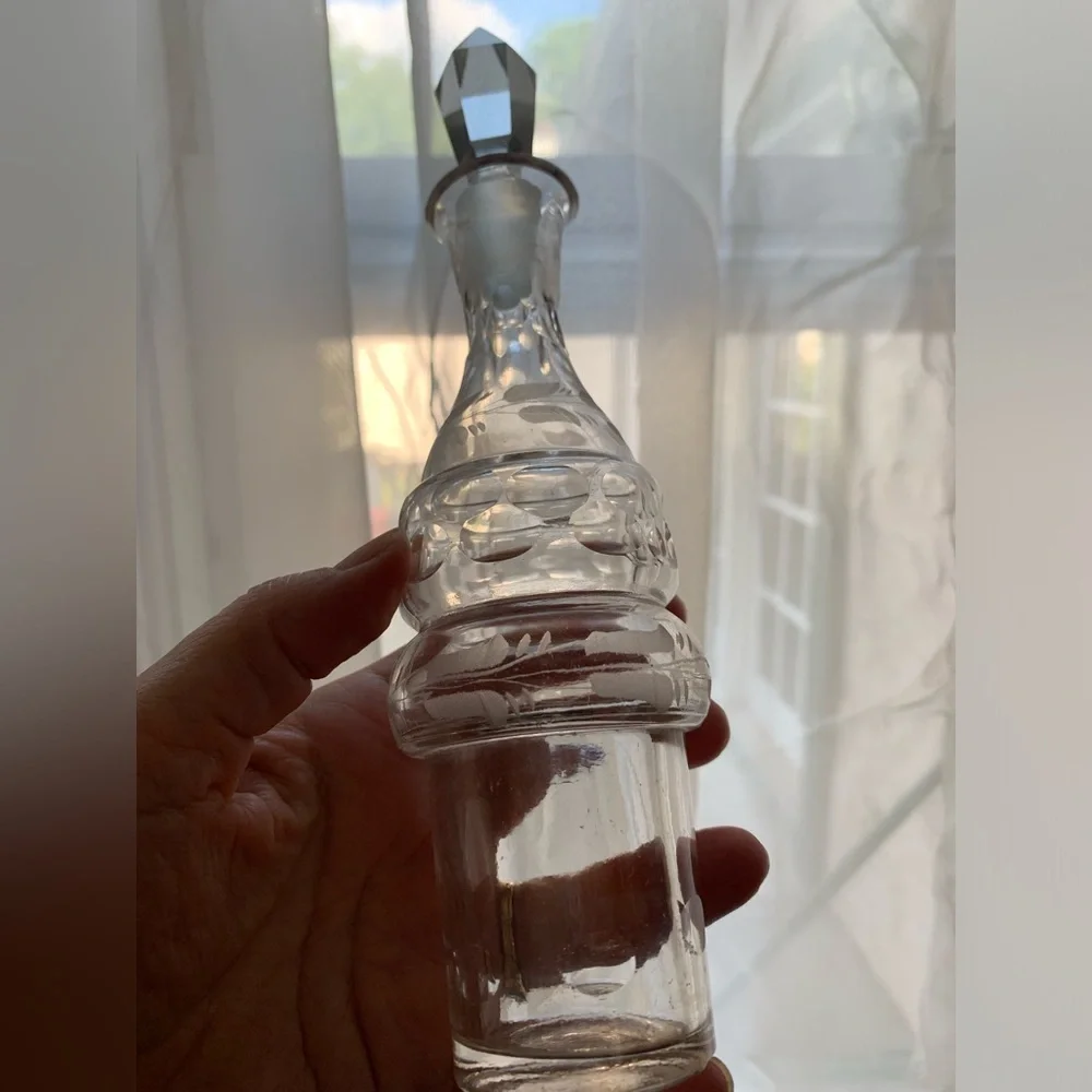 Vintage Decanter Glass Crystal Stopper 8” Etched Glass